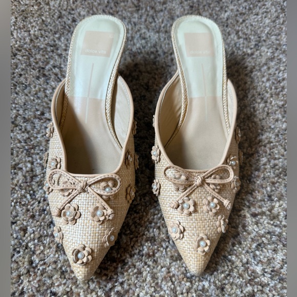 Dolce Vita Shoes - Dolce Vita Women's Camilo Raffia Pointed-Toe Mule Pumps - Light Natural Raffia